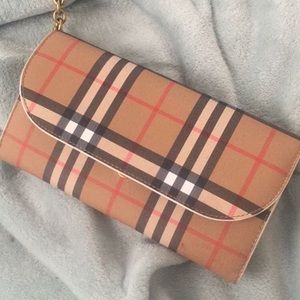 Burberry chain wallet